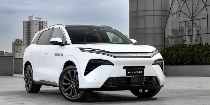 BYD Atto 8  SUV de luxo confortável e potente para famílias